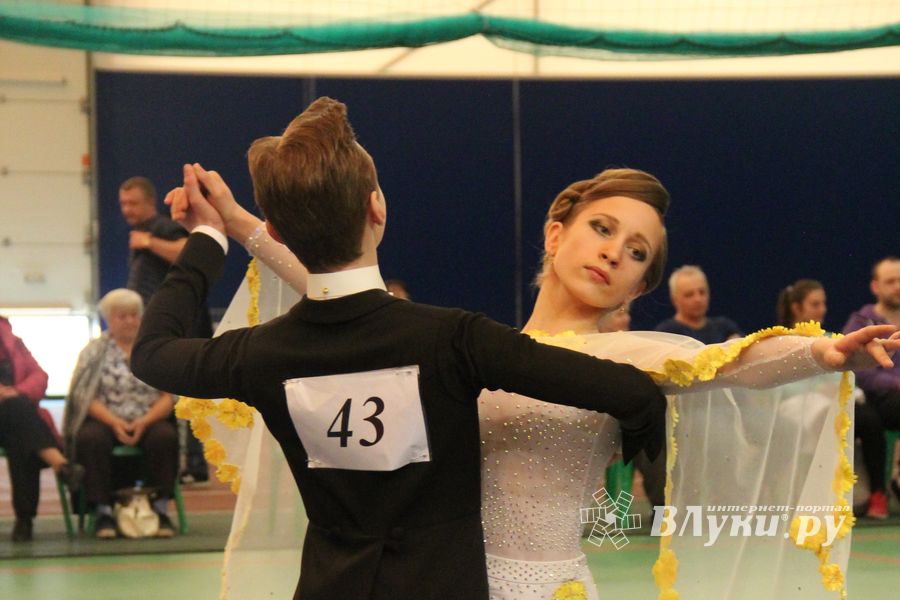 В Великих Луках прошел турнир по спортивным бальным танцам (ФОТО)