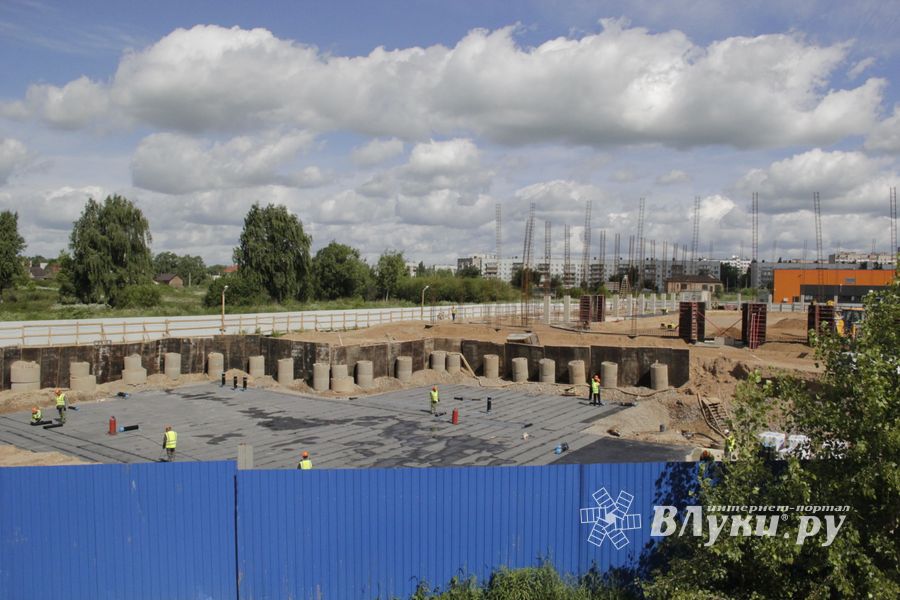 В Великих Луках полным ходом идёт бетонная подготовка  физкультурно-оздоровительного комплекса (ФОТО)