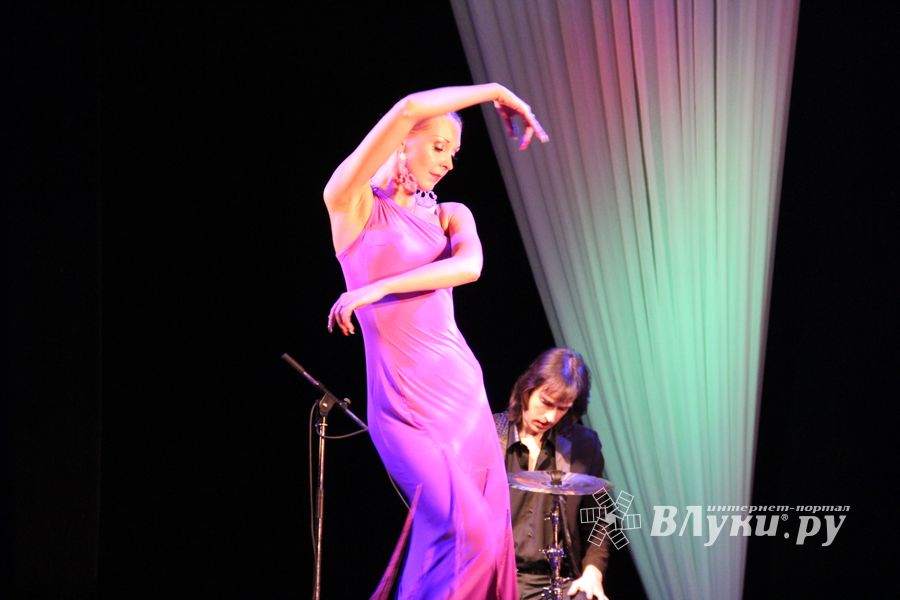 Музыканты De Las Llamas на сцене ДК ЛК 