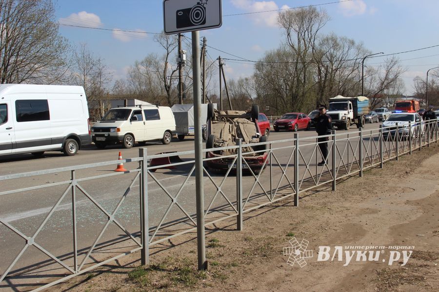 Водитель без прав устроил ДТП в Великих Луках (ФОТО)