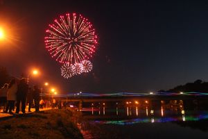 Праздничный концерт и салют в честь Дня Победы в Великих Луках (ФОТО)