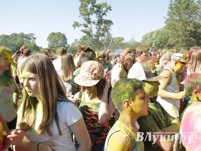 Яркие эмоции «ColorFest» в Великих Луках (ФОТО)