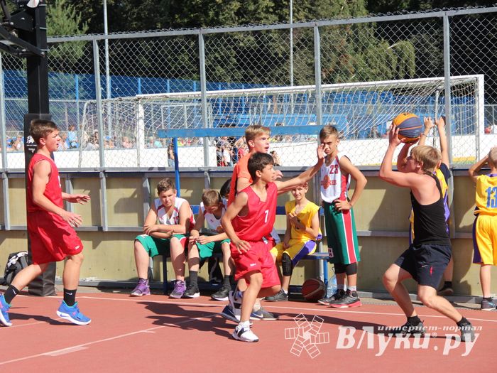 Большой спортивный праздник в Великих Луках (ФОТО)