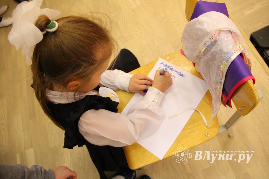 В школе №13 прошёл конкурс «А ну-ка, девочки!» (ФОТО)