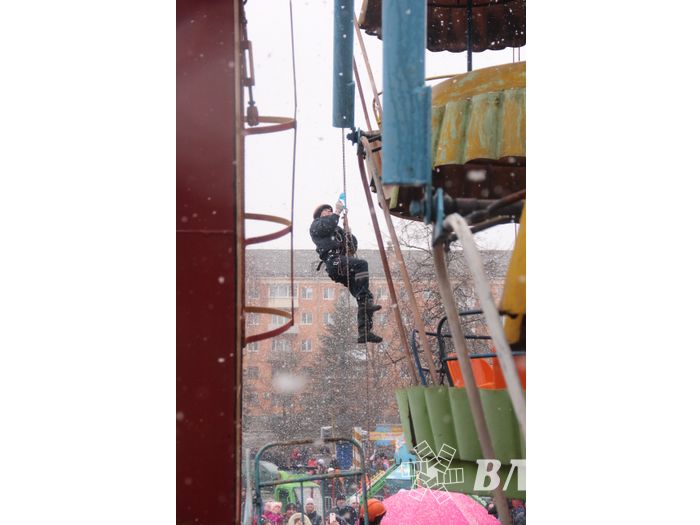 В Великих Луках сожгли Масленицу (фото)