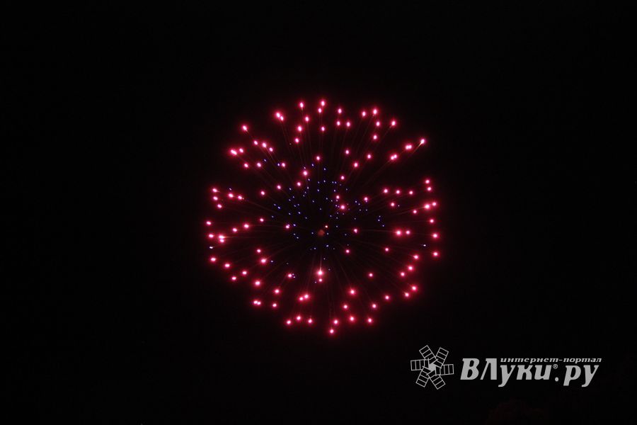 Огненные шоу состоялись над Ловатью (ФОТО)