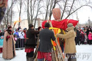 В Великих Луках встретили Масленицу