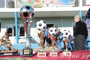 В Великих Луках стартовал открытый турнир по футболу