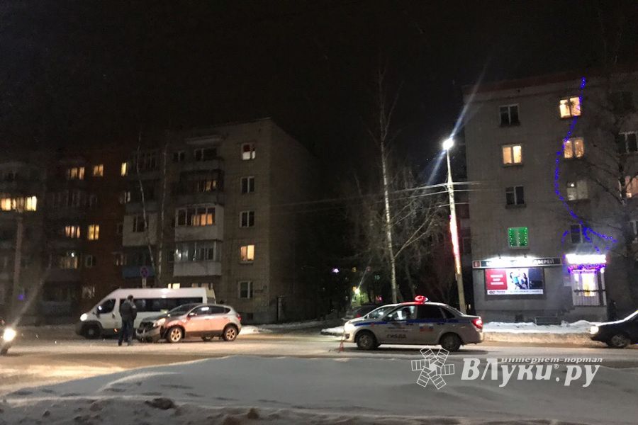 В Великих Луках на Гагарина произошо ДТП (ФОТО)