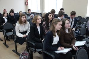 В Великих Луках наградили самых умных школьников 