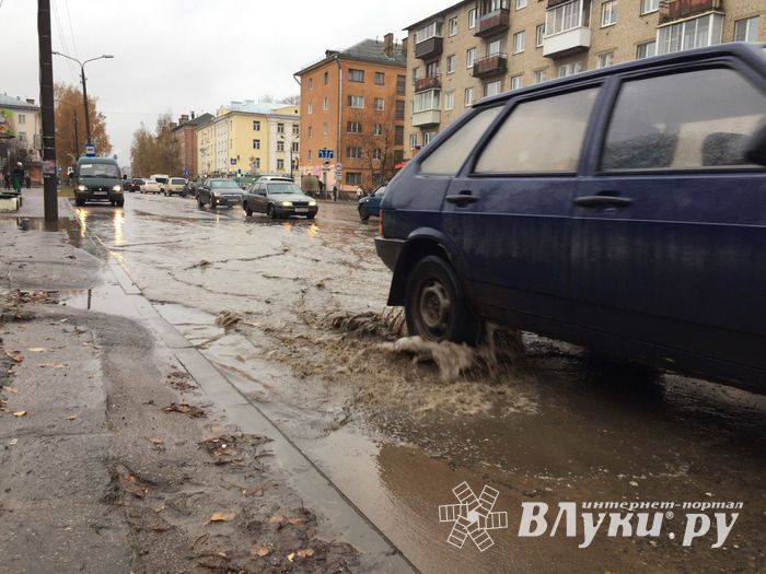 Великие Луки поплыли (ФОТО + ВИДЕО)