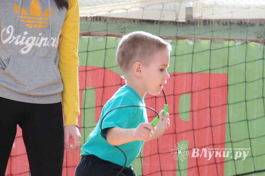 В Великих Луках стартовали спортивные соревнования среди дошколят «Юные олимпионики»