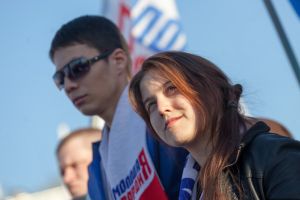 Пять тысяч жителей Пскова приняли участие в митинге по случаю воссоединения России и Крыма (фото)