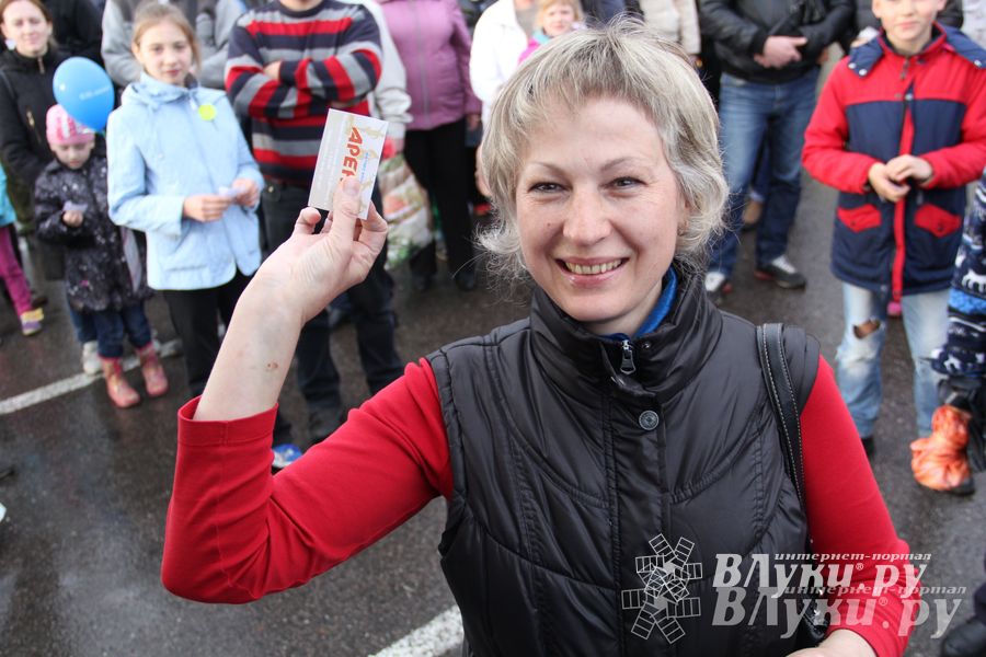 В Великих Луках прошла «Весенняя автоярмарка Великие Луки — 2015» (фото)