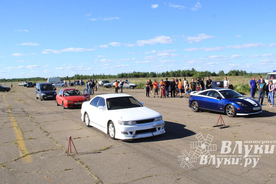 В Великих Луках прошел I этап Открытого чемпионата г. Великие Луки по Drag Racing (фото)