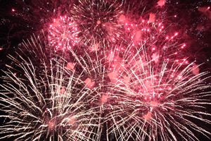 Праздничный салют в честь Дня города