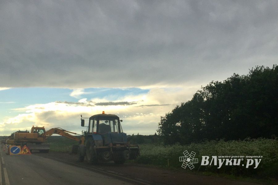 Пробка на трассе М9 на выезде из Великих Лук (ФОТО)