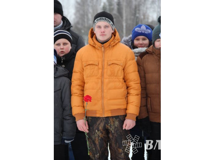 Никто не забыт: в Великих Луках благоустроили могилу неизвестного солдата (ФОТО)