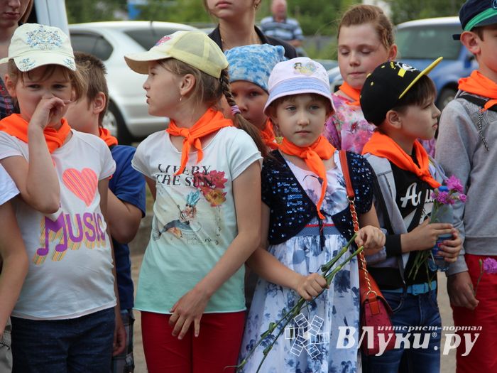 В Великих Луках проходит День памяти и скорби (ФОТО)
