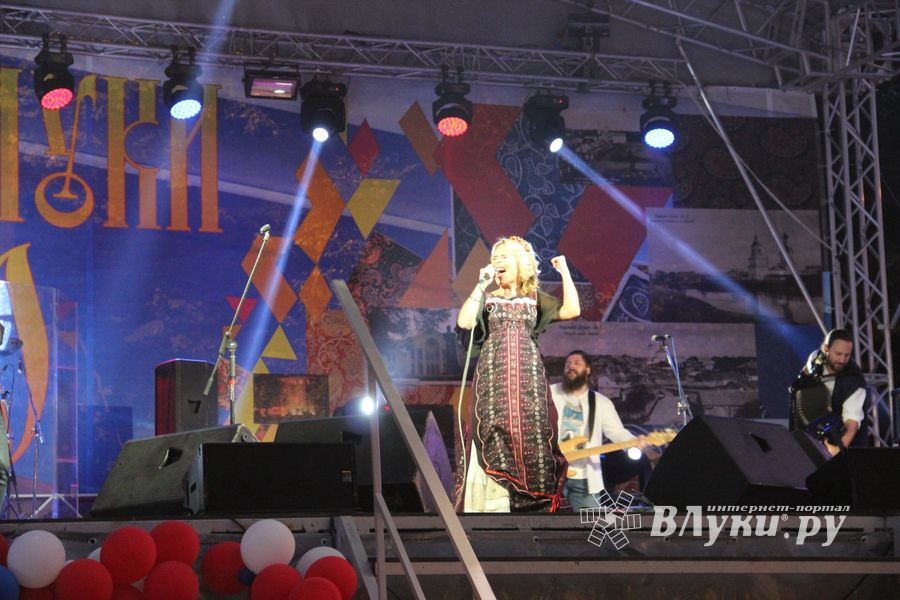 Людмила Чурсина и Пелагея поздравили Великие Луки с 850-летием (ФОТО)