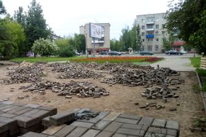 Карцево в Великих Луках мостят (ФОТО)