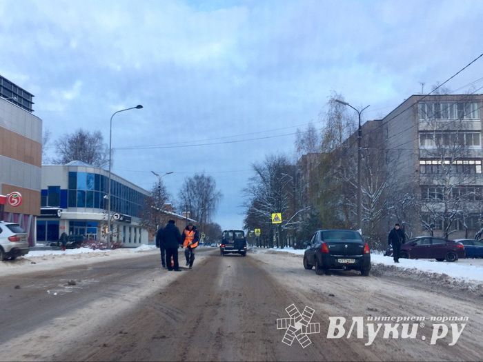 В Великих Луках ведутся ремонтные работы (ФОТО)