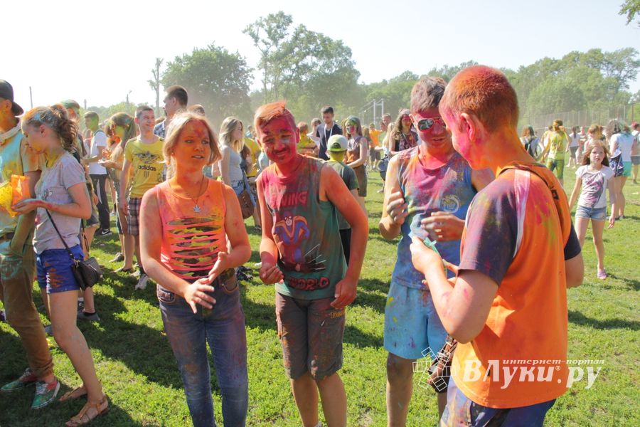 Яркие эмоции «ColorFest» в Великих Луках (ФОТО)
