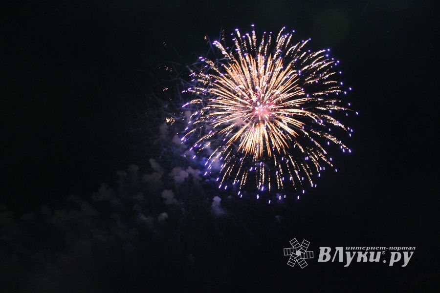 Огненные шоу состоялись над Ловатью (ФОТО)