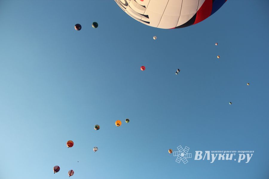Сегодня вечером аэростаты плыли над городом (ФОТО)