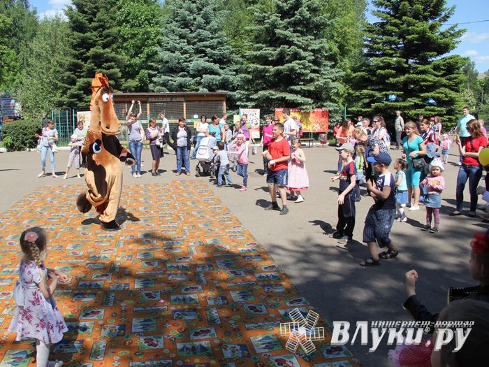 День защиты детей отпраздновали В Великих Луках (фото)