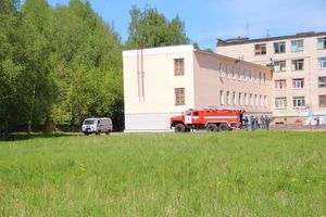 В Великих Луках в 10 лицее «освободили» заложников (ФОТО)