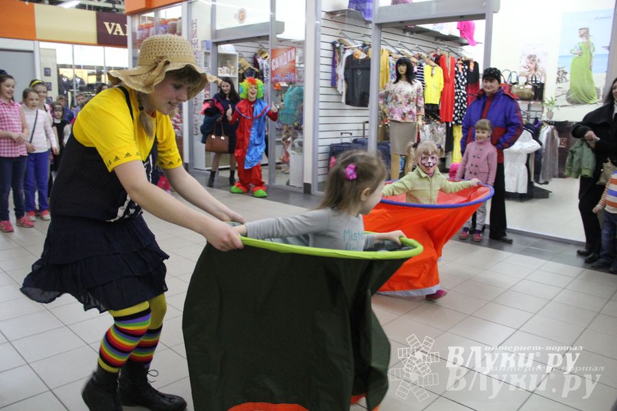 В ТЦ «Апельсин» прошла весенняя ночь распродаж