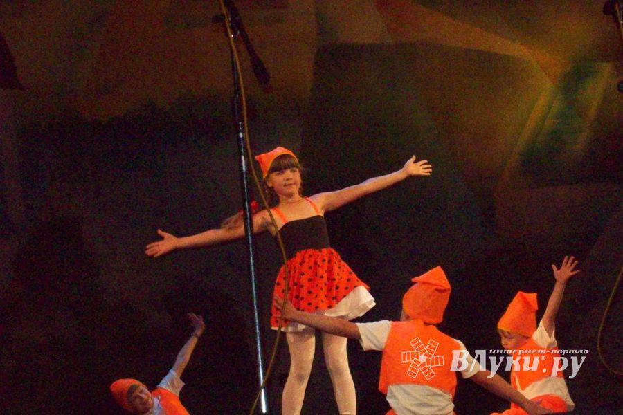 Великолукская школа № 2 торжественно подвела итоги года 