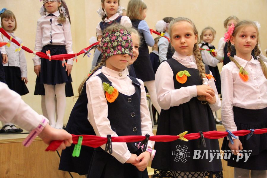 В школе №13 прошёл конкурс «А ну-ка, девочки!» (ФОТО)