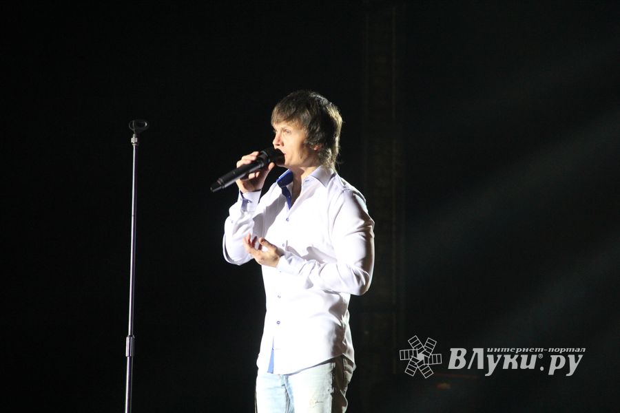 В Великих Луках состоялся концерт Артура (фото)