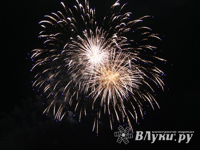 Огненные шоу состоялись над Ловатью (ФОТО)