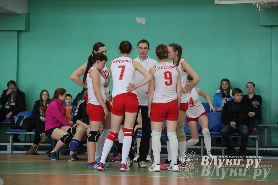 В Великих Луках прошли международные соревнования по волейболу (фото)