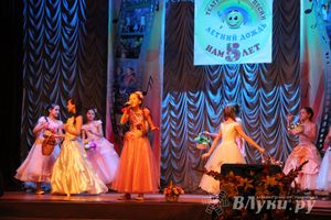 Великолукский коллектив детской песни «Летний дождь» отметил юбилей (фото)