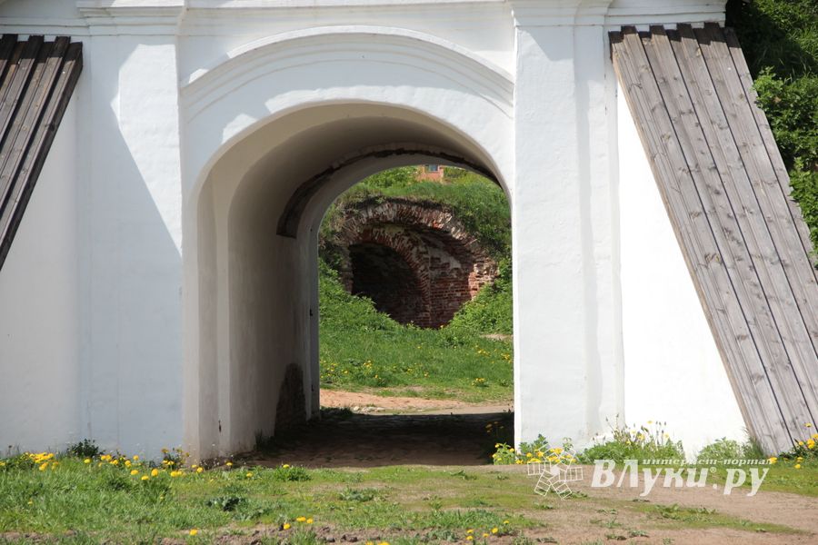 Подрядчик: Крепость в Великих Луках будет, как при Петре Первом... (ФОТО)