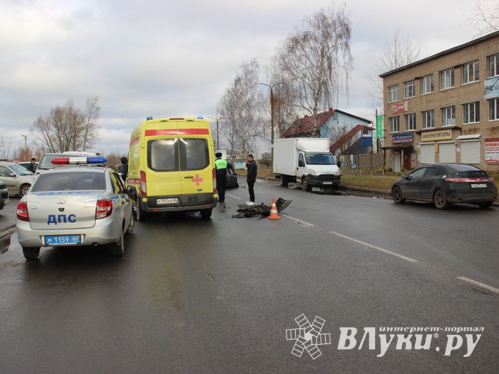 Серьёзное ДТП произошло в Великих Луках (ФОТО)