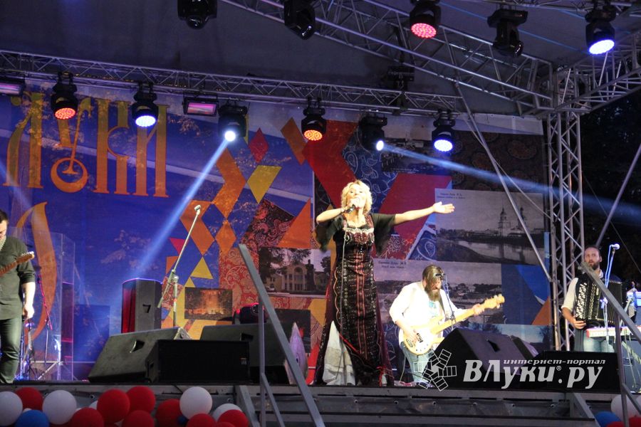 Людмила Чурсина и Пелагея поздравили Великие Луки с 850-летием (ФОТО)