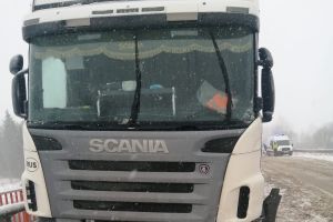 На М-9 лоб в лоб столкнулись тягач и легковушка (ФОТО)