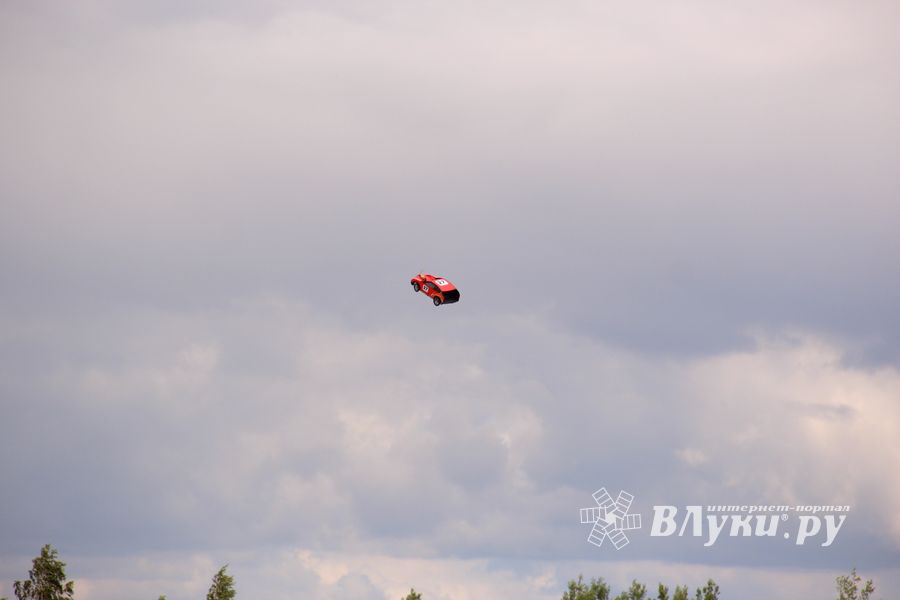 В Великих Луках проходит 7-й Фестиваль авиамодельного спорта (ФОТО)