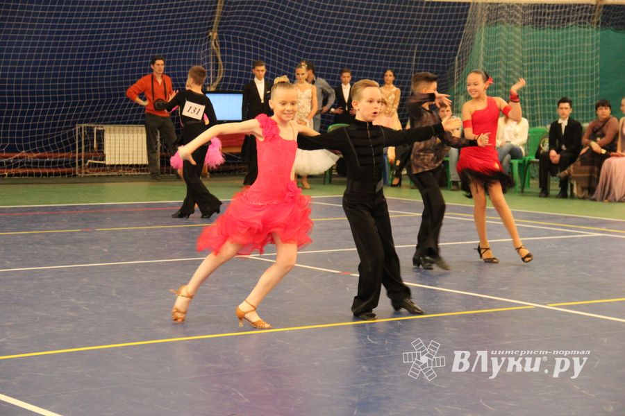 В Великих Луках прошел турнир по спортивным бальным танцам (ФОТО)