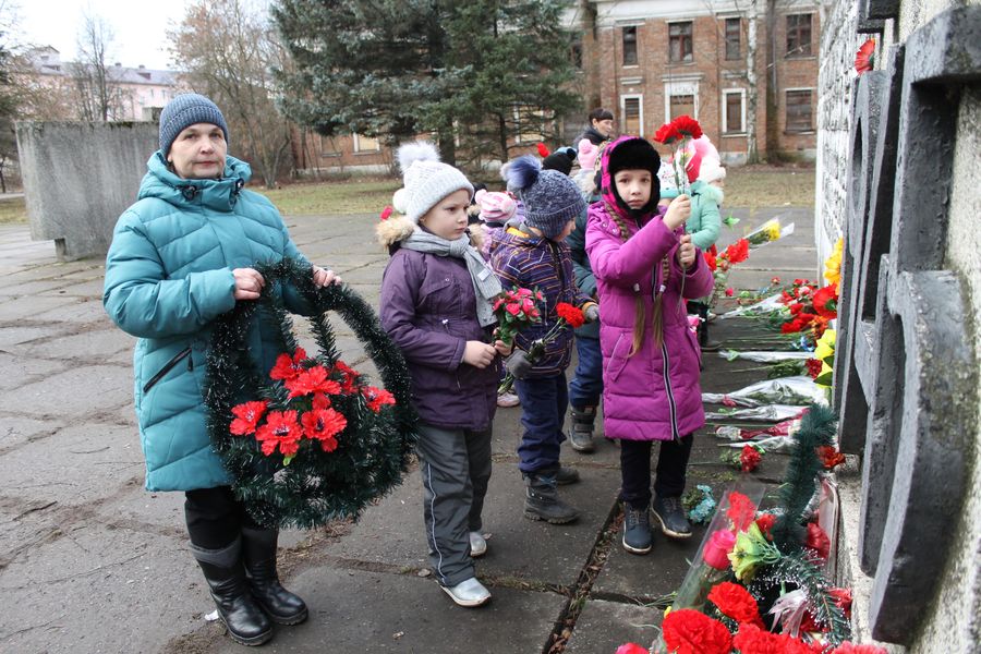 Самые юные великолучане отметили День освобождения города (ФОТО)
