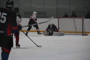 Два зоккейных матча прошли в Великих Луках в рамках Чемпионата города (ФОТО)