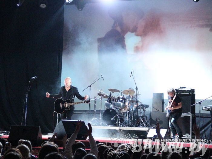 В Великих Луках состоялся концерт Дениса Майданова