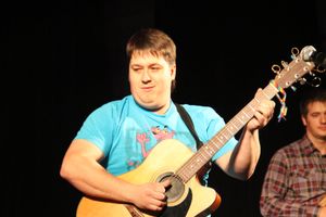 В Великих Луках прошел фестиваль живой музыки «Ставим на аватарках небо» (фото)