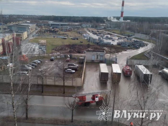 В Великих Луках горит завод ЗЭТО (ФОТО; ВИДЕО)