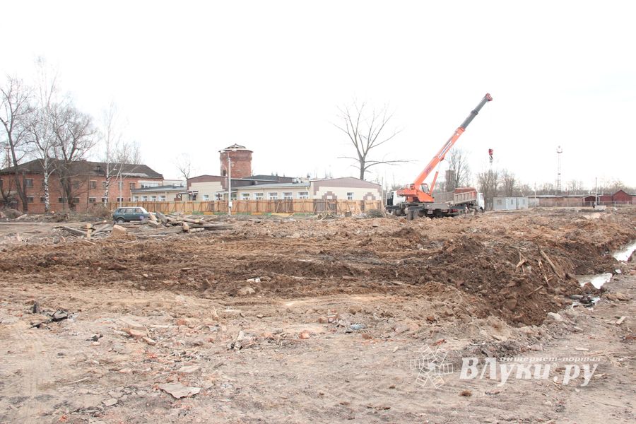 Строительство новой школы в Великих Луках — все идет по плану (ФОТО)